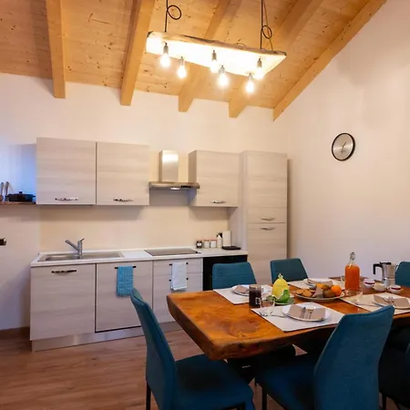 La Corte Di Artemio, Ospitar Ceto