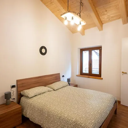 La Corte Di Artemio, Ospitar *